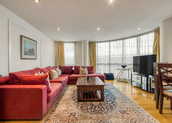 Paddington Spontaneous Lake Side 2Br 2Ba