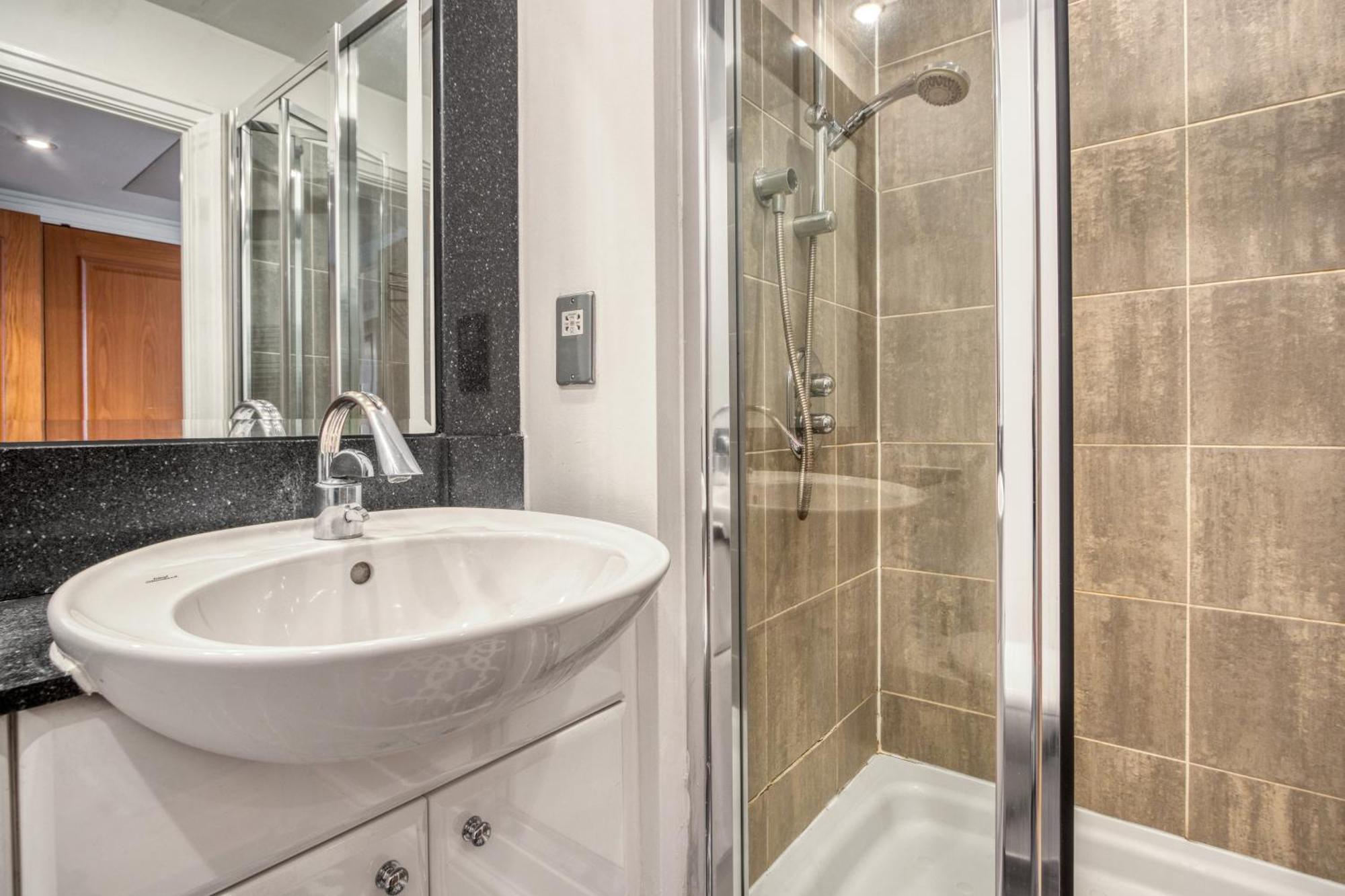 Paddington Spontaneous Side 2br 2ba Appartamento Londra