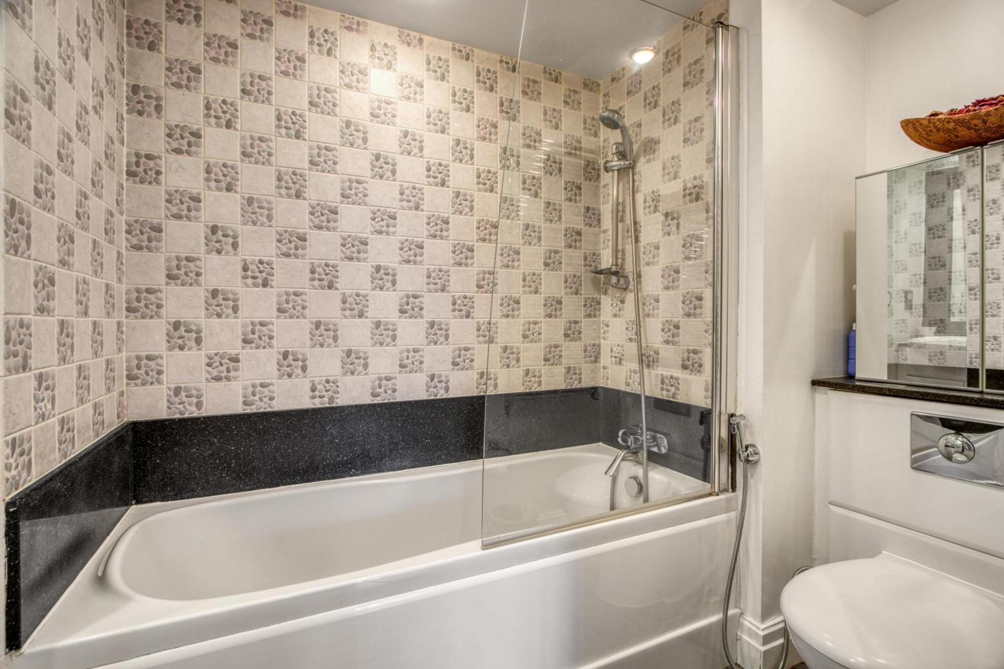 Paddington Spontaneous Side 2br 2ba